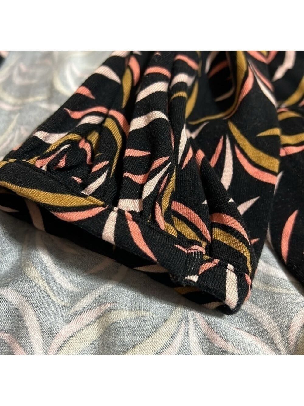 BODEN wrap dress in stylish print. Black/tan/light coral. Like new 8L - Picture 11 of 12